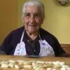 Abuelos y abuelas italianos enseñan sus recetas en un canal web