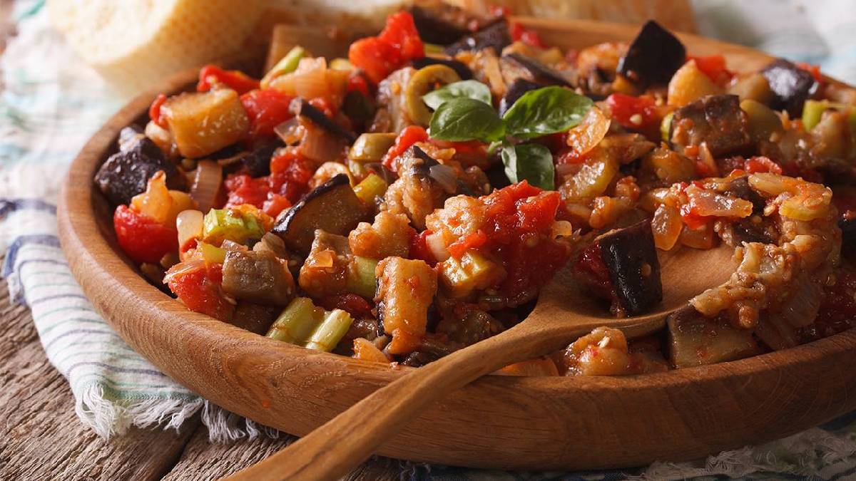 Caponata Siciliana  Na cozinha com a Helô 