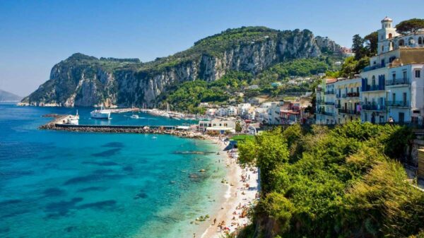 Tirreno, o mar que banha a ilha italiana de Capri