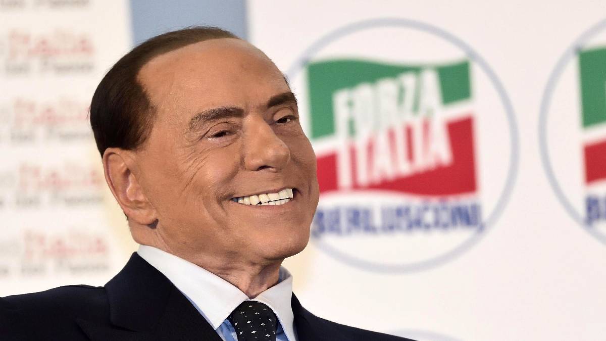 Berlusconi gives up presidency