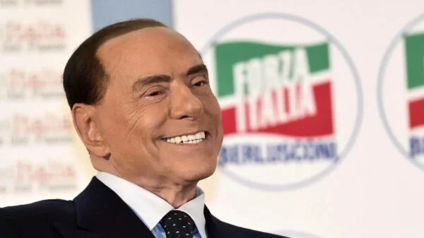 Berlusconi desiste presidência