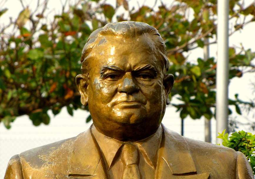 Busto de Pedro Morganti no aeroporto de Piracicaba | Foto: Diego Franco / Flicker