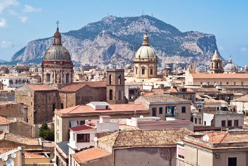 Palermo, a capital da ilha italiana da Sicília | Depositphotos