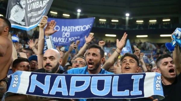 Torcedores do Napoli são instruídos a não festejar título no Vesúvio