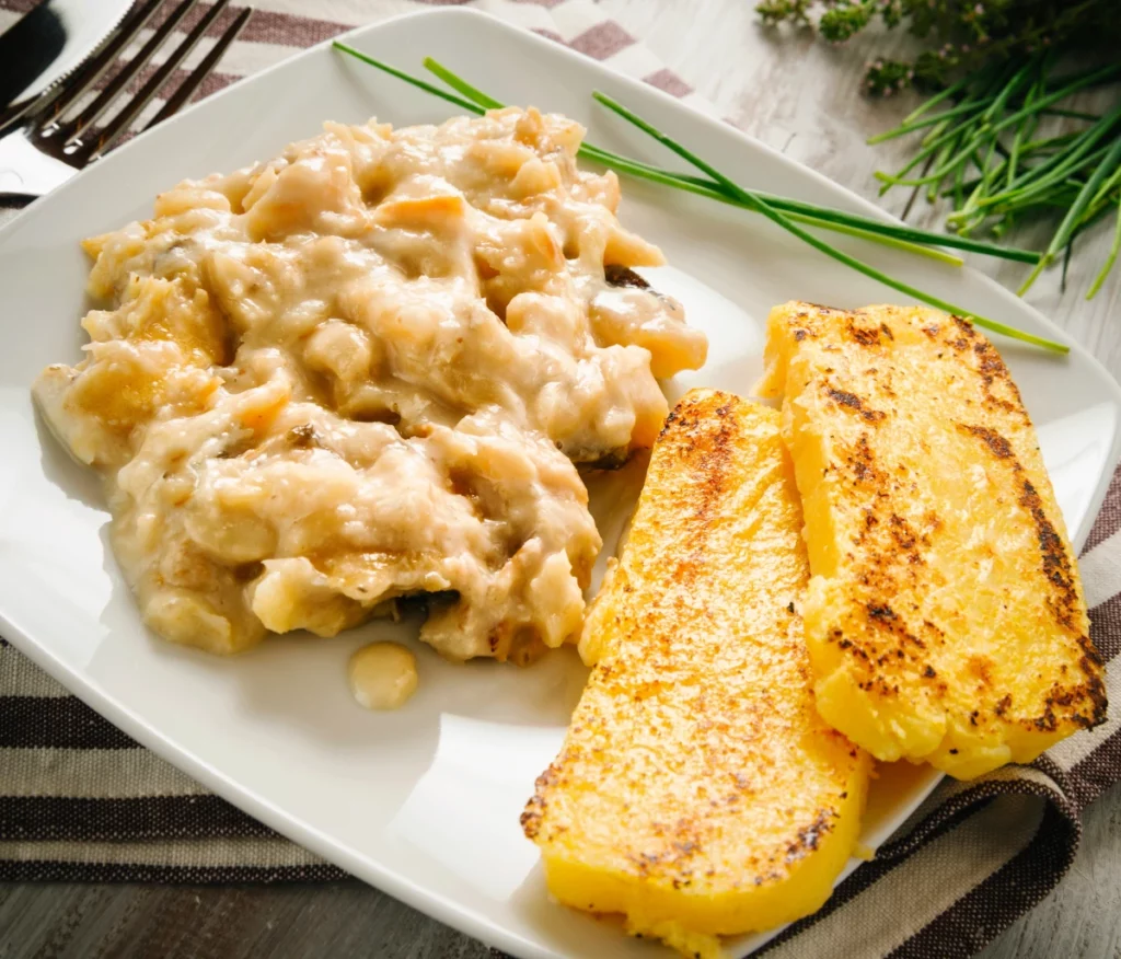 Baccalà alla vicentina servido con polenta, en Padua.