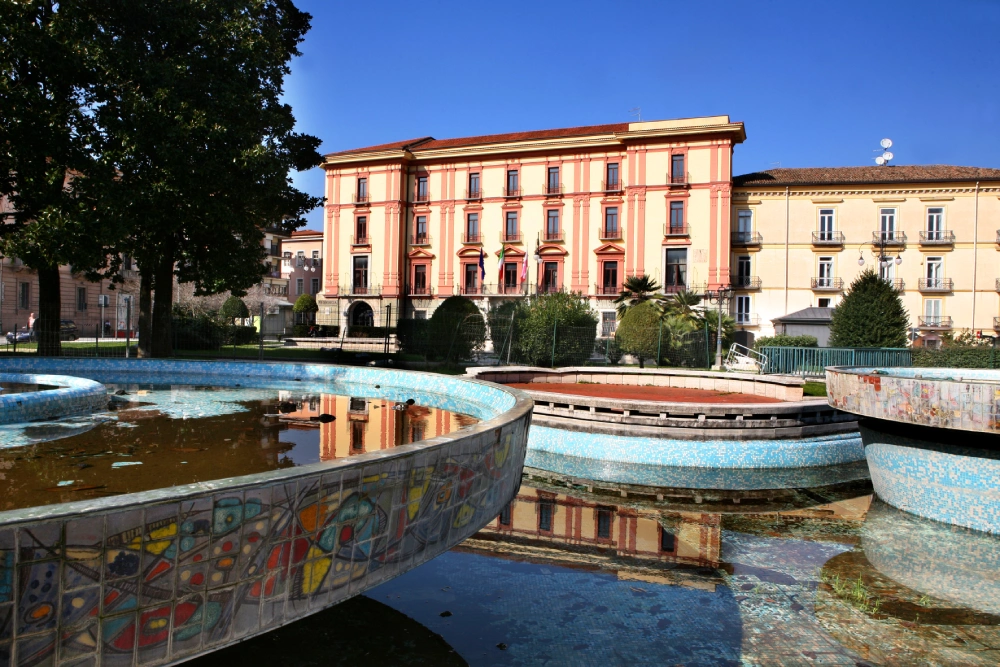 Vista panorâmica dos edifícios de Avellino | Foto: Depositphotos 