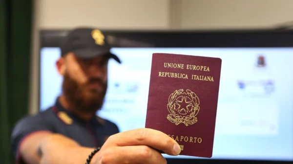 Pasaporte en cola de Italia