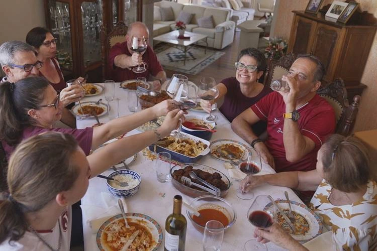Sandra Annenberg vai até a casa da família Agarelli e vive uma tradição tipicamente italiana | Foto: Globo/Divulgação 