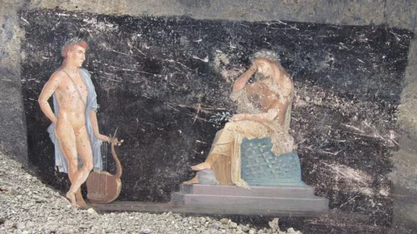 Ambiente contém representações de Helena e Páris