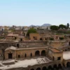 Cidade foi devastada pela erupção do Vesúvio, assim como Pompeia.