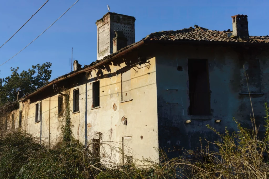 Edifícios antigos ao longo do Naviglio Pavese, o histórico canal que conecta Milão a Pavia | Foto: Depositphotos 