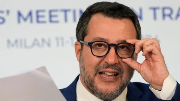 Medida é bandeira antiga do partido conservador Lega, de Matteo Salvini. A premiê Giorgia Meloni ainda não se manifestou sobre o assunto | Foto: Associated Press