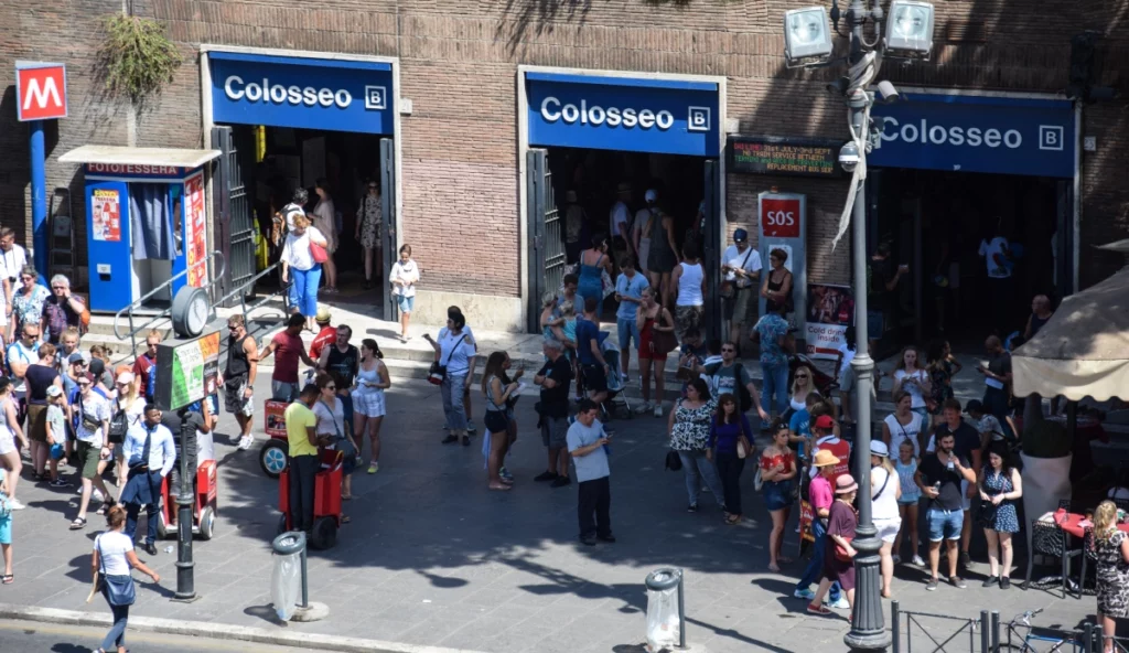 Estação de metrô de Colosseo, em Roma | Foto: Depositphotos