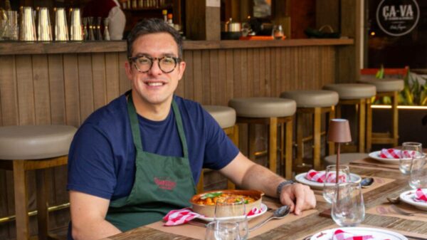 Antonio Maiolica teaches Italian dishes to the Brazilian public.