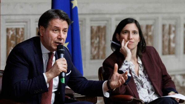 A vote in Italy on Monday could reduce the working day to 32 hours while maintaining wages. The bill has the support of Giuseppe Conte and Elly Schlein | Photo: Roberto Monaldo / LaPresse