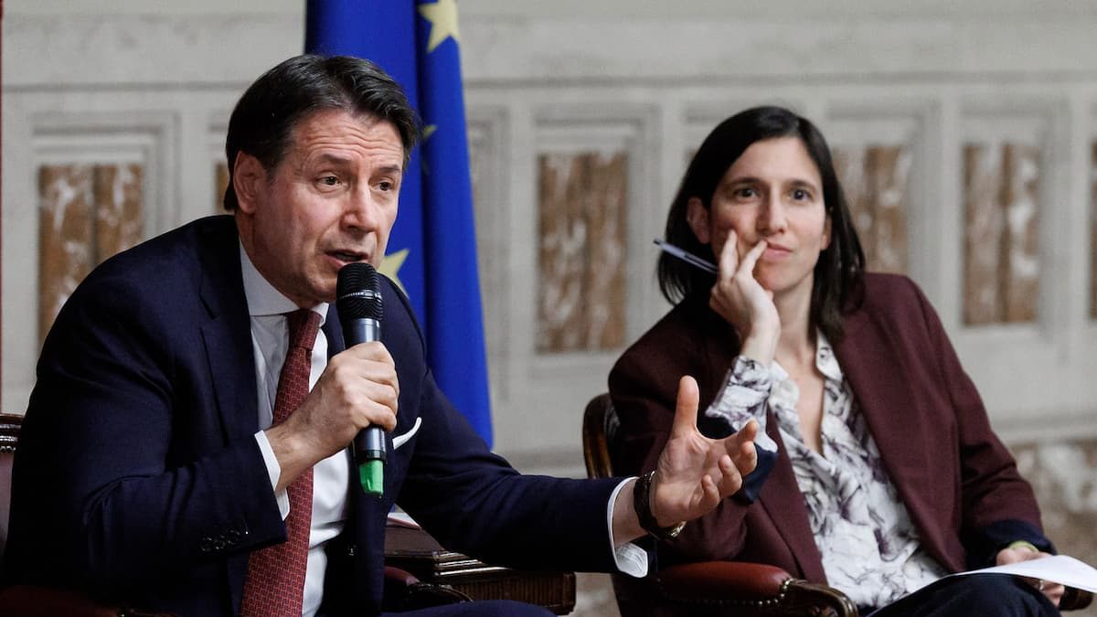 Votação na Itália nesta segunda pode reduzir jornada de trabalho para 32 horas, mantendo salários. Projeto tem apoio de Giuseppe Conte e Elly Schlein | Foto: Roberto Monaldo / LaPresse