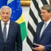 Coincidência ou mensagem premeditada? Proposta de restrição à cidadania italiana é apresentada durante visita de Tajani ao Brasil. Na foto: Antonio Tajani e Tarcisio de Freitas, governador de São Paulo | Foto: Celso Silva / Governo do Estado de SP