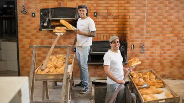 Carillo's breads have been prepared using the same recipe since its opening 103 years ago by Guilherme and Gabriel's great-grandfather. Photo: Tiago Queiroz/Estadão