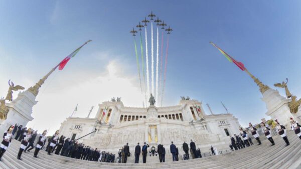 O Presidente da República, Sergio Mattarella, no Altare della Patria em comemoração ao Dia da Unidade Nacional e das Forças Armadas, em 4 de novembro de 2024 | Foto: Divulgação