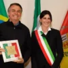 Em 2021, Jair Bolsonaro recebeu a cidadania honorária de Anquillara Veneta, na Itália, reforçando seus laços com o país europeu | Foto: Divulgação