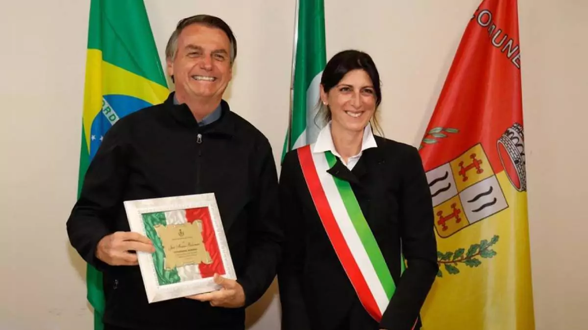 Em 2021, Jair Bolsonaro recebeu a cidadania honorária de Anquillara Veneta, na Itália, reforçando seus laços com o país europeu | Foto: Divulgação