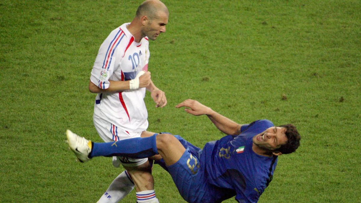 Para os franceses, a final da Copa do Mundo de 2006 é uma ferida aberta, marcada pela vitória italiana nos pênaltis e pela emblemática cabeçada de Zidane em Materazzi | Foto: Goal