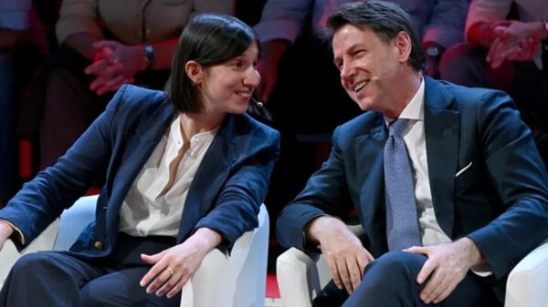 Elly Schlein, secretária do PD, e Giuseppe Conte, que consolida sua liderança e traça nova rota para o Movimento 5 Estrelas | Foto: Agenzie Dire