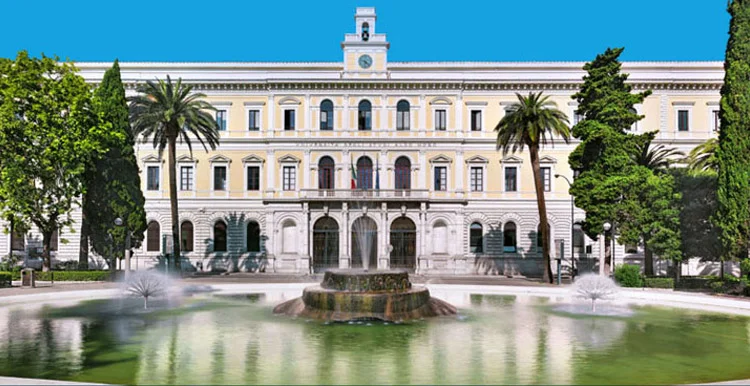 Università degli Studi di Bari Aldo Moro: conhecida pela excelência em direito, economia e ciências agrárias, além de ser um polo de pesquisa na Puglia | Foto: Università 