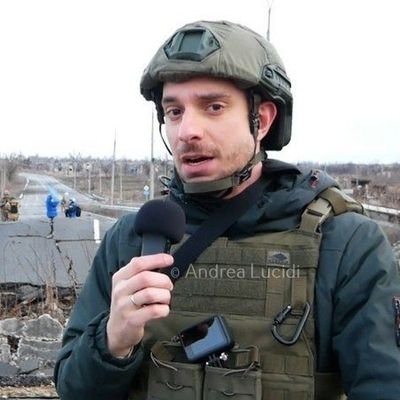 Andrea Lucidi durante cobertura jornalística na região do Donbass, onde atua há mais de dois anos | Foto: Instagram/Andrea Lucidi