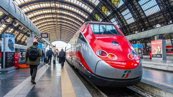 Estação de trem em Milao: União Europeia quer simplificar viagens de trem com bilhete único até 2025 | Foto: Depositphotos