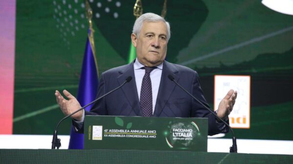 Antonio Tajani durante discurso na Anci: críticas ao sistema de cidadania italiana por descendência | Divulgação/Anci