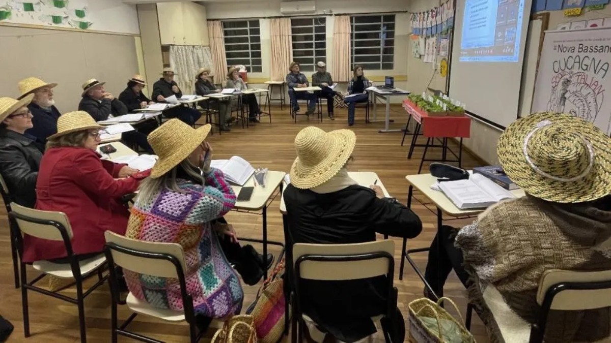 Radialistas, escritores e pesquisadores se reúnem para discutir a preservação da língua e cultura Talian | Foto: Divulgação