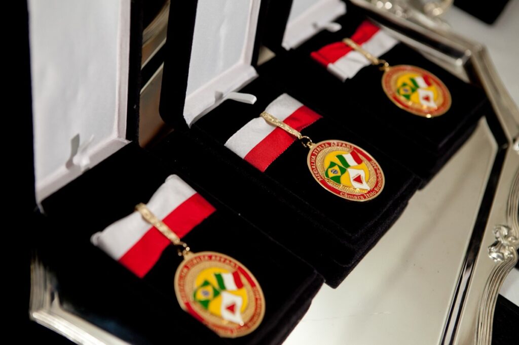 Medalhas Italia Affari aguardam para homenagear personalidades que fortalecem os laços entre Minas e Itália