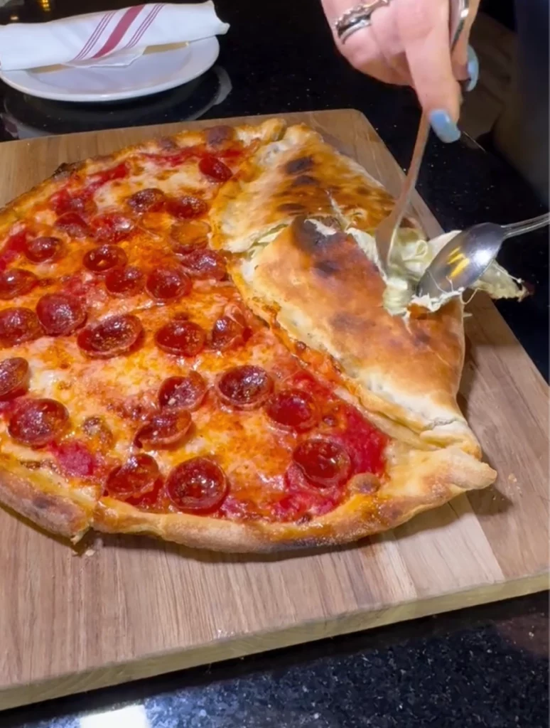 Quando a pizza encontra o macarrão | Foto: Instagram/Campania Coal Fired Pizza