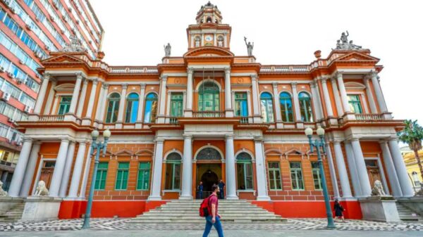 Nos próximos meses, o Consulado convocará os requerentes com números de fila de espera entre 16.001 e 20.000 | Foto: G1