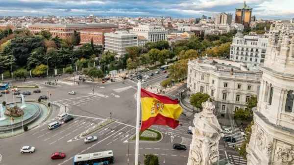 Spain eases visa requirements and expands rights in new immigration reform | Photo: Depositphotos