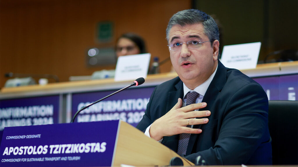 É inacreditável que não tenhamos isso em 2024, diz Tzitzikostas, se referindo à falta de um bilhete único | Foto: Protothema 