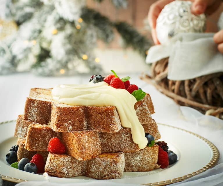 O pandoro, um bolo dourado em formato de estrela e coberto com açúcar, simboliza o Natal italiano | Foto: Cookidoo