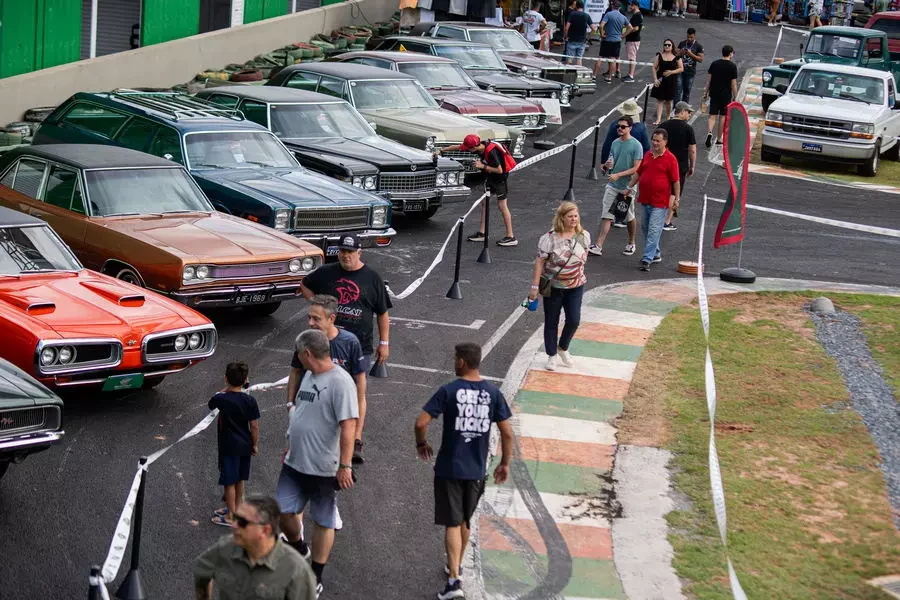 1º Encontro de Veículos Antigos do Sudeste, realizado em São Roque/SP Lancia Lambda, carros antigos, veículos clássicos, encontro de automóveis, engenharia italiana, Ferrari Testarossa, São Roque, Dream Car, cultura automotiva.