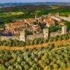 A Via Francigena atravessa a charmosa Monteriggioni, na Toscana | Depositphotos