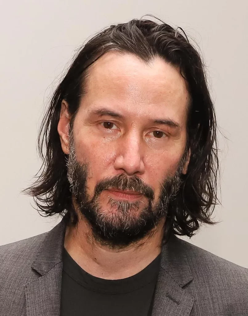 Keanu Reeves
O astro de Matrix tem dupla cidadania: canadense e americana. Nascido no Líbano, com uma história multicultural, Reeves cresceu no Canadá e, posteriormente, se mudou para os Estados Unidos, onde se tornou um dos atores mais renomados de Hollywood. Sua trajetória reflete sua versatilidade e conexão global.