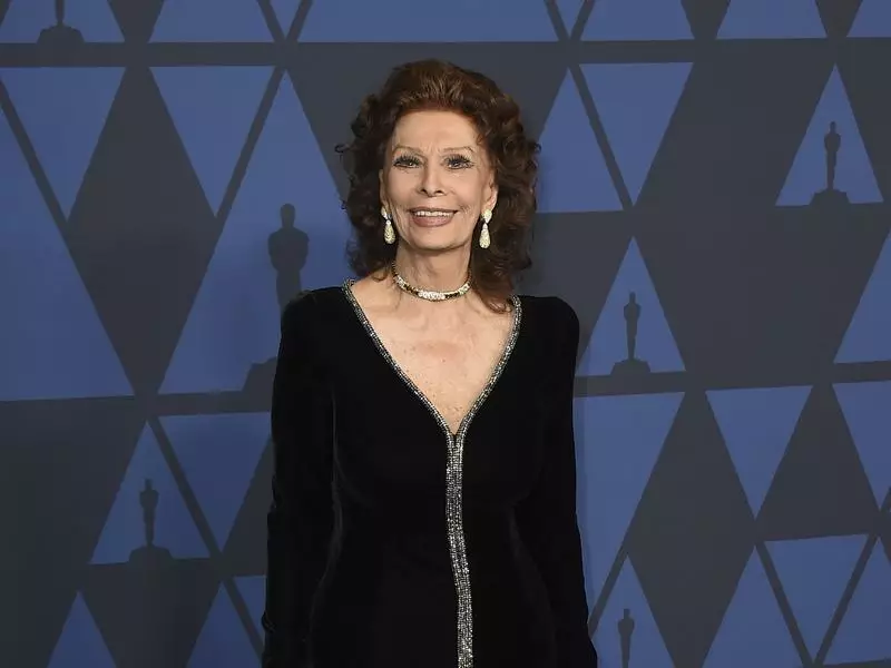 A atriz Sophia Loren continua forte aos 90 anos e diz que nunca planeja se aposentar. Foto: AP PHOTO