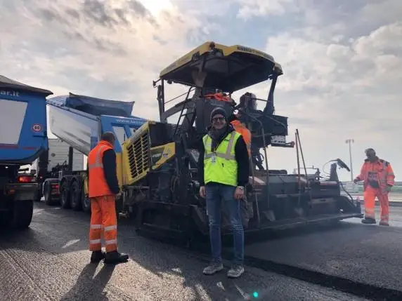 Paolo Giuggia, no canteiro de obras | Foto: Corriere della Sera 