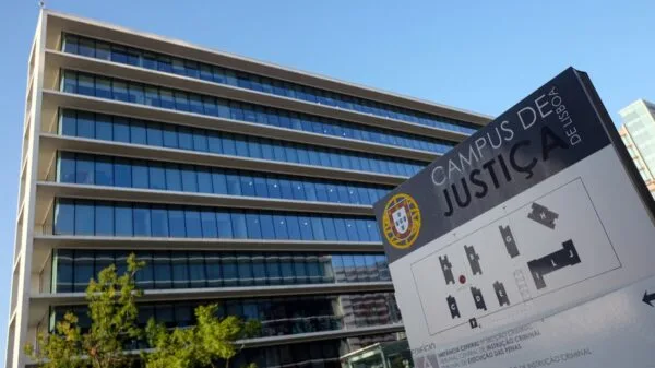 Lisbon Administrative Court faces overcrowding with lawsuits filed by Brazilians due to Portuguese nationality | Photo: Diário de Notícias