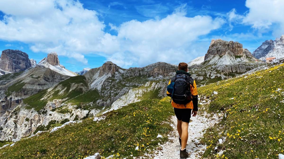 Cammino Retico, Sicily Divide e Milão revitalizada são citados.