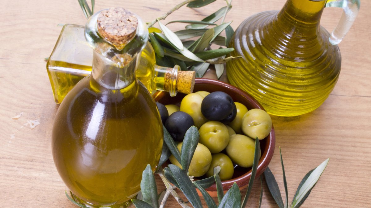 From the field to the bottle: discover the secrets of olive oil | Photo: Depositphotos