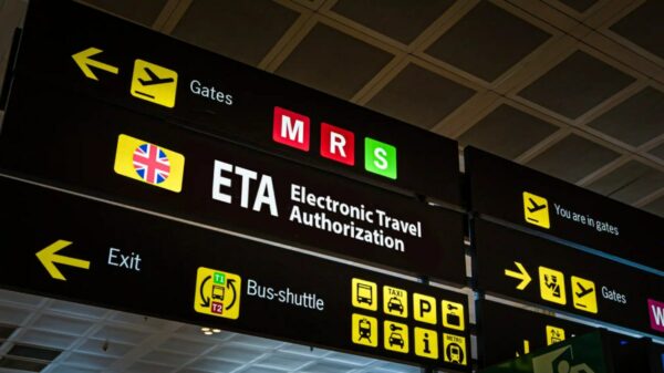 Placas de controle de passaporte no Aeroporto de Heathrow, Londres | Foto: iStockPhoto