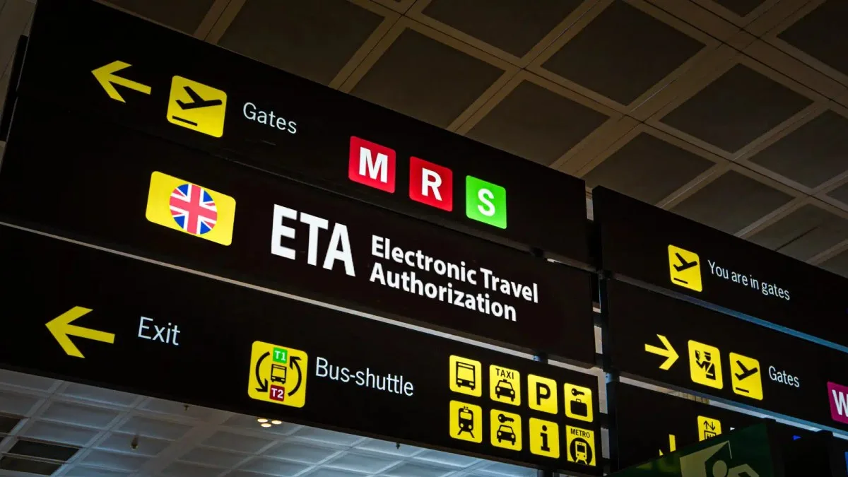 Placas de controle de passaporte no Aeroporto de Heathrow, Londres | Foto: iStockPhoto