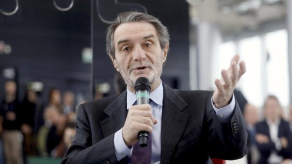 Fontana estará acompanhado de uma comitiva que busca novas oportunidades para empresas e instituições lombardas | Foto: Radio Popolare