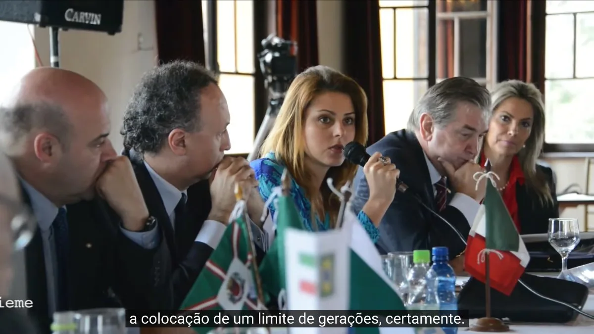 Trecho do vídeo de 2017, em que Renata Bueno sugere a limitação da cidadania por geração | Foto: YouTube/Insieme